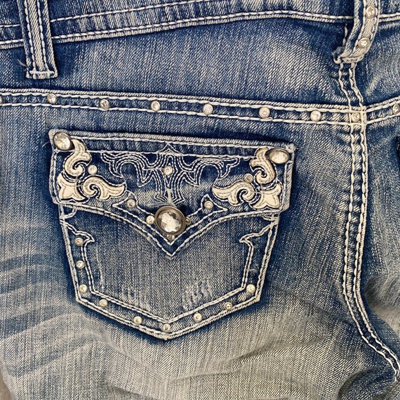 Distressed Antique River Jeans - Picture 3 of 4